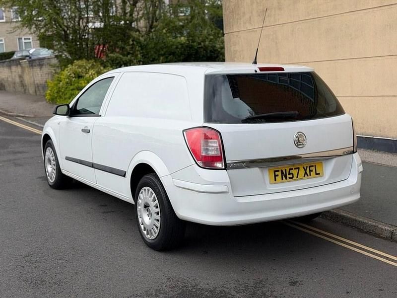 Used Vauxhall Astra Club 2007 White Van