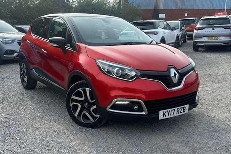Used Renault Captur Dynamique 90 HP (66 kW) 2017 Red SUV