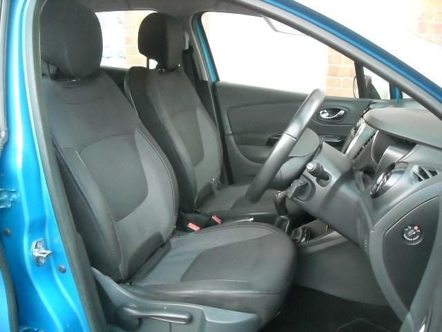 Used Renault Captur Dynamique 90 HP (66 kW) 2016 Blue SUV