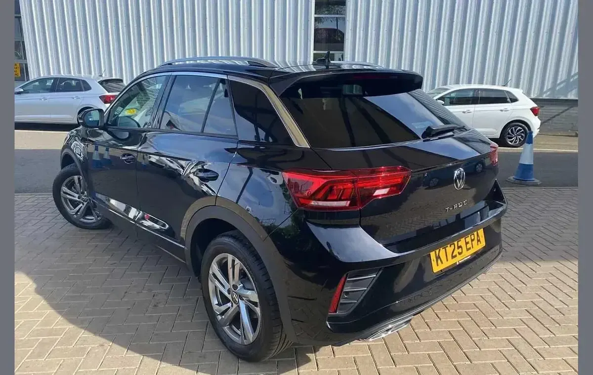 Used VW T-Roc R-line 150 HP (110 kW) 2025 Black SUV