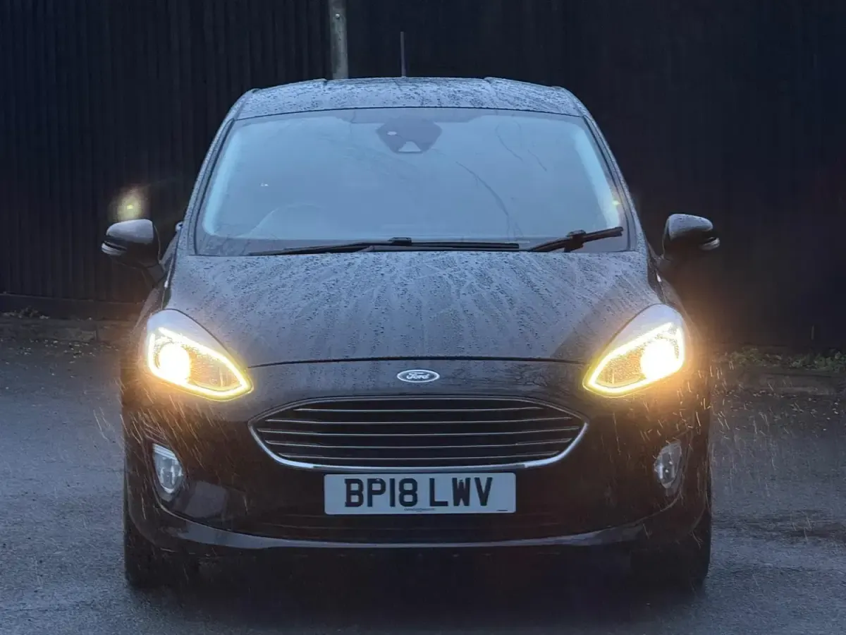Używany Ford Fiesta Zetec 2018 Czarny Hatchback