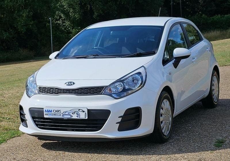 White Used 2016 Kia Rio Air Hatchback | £6,499 (Fair price) - Image 1/4
