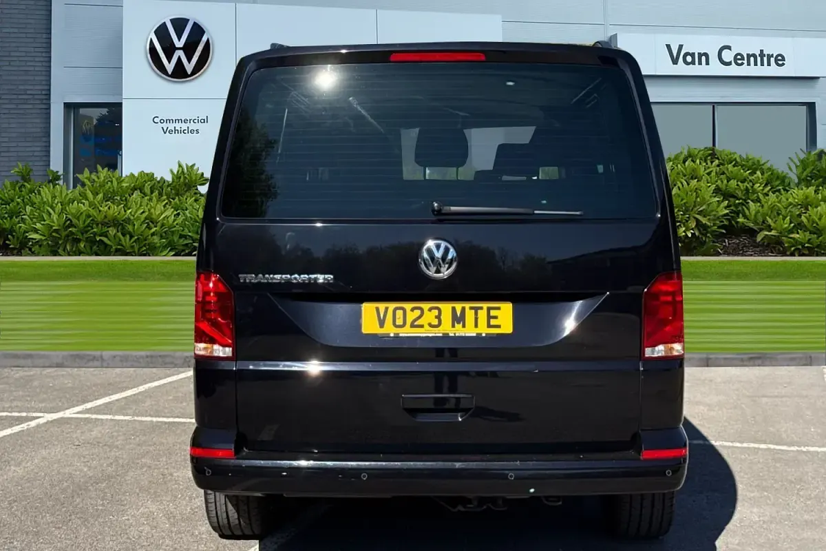 Używany VW Transporter Highline 2023 Czarny Van