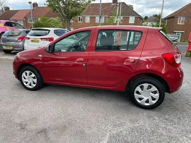 Used Dacia Sandero Lauréate 90 HP (66 kW) 2013 Red Hatchback