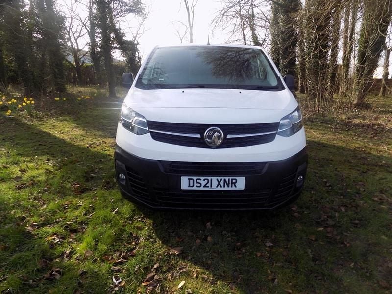 Used Vauxhall Vivaro 100 HP (73 kW) 2021 White MPV