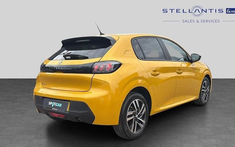 Used Peugeot 208 Active+ 75 HP (55 kW) 2023 Yellow Hatchback
