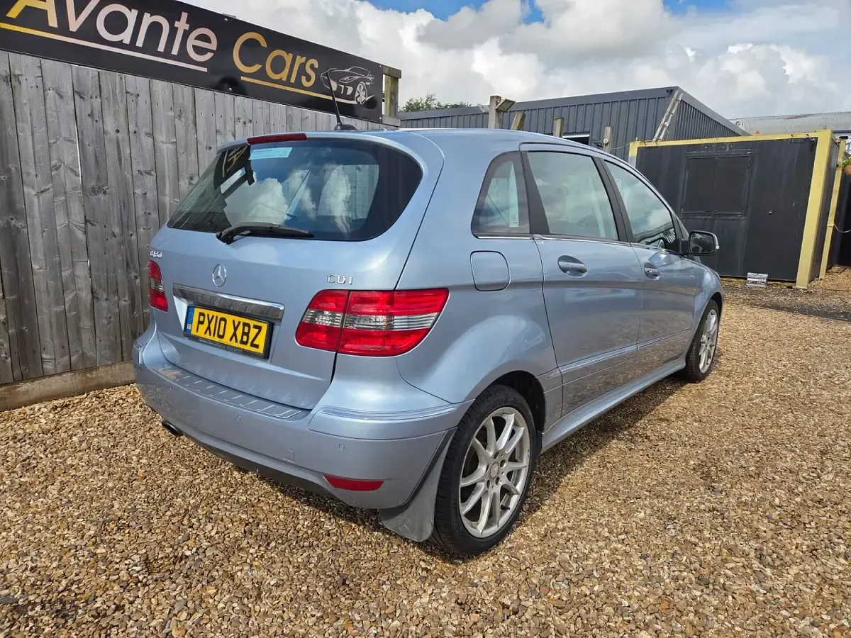Used Mercedes B180 2010 Blue MPV
