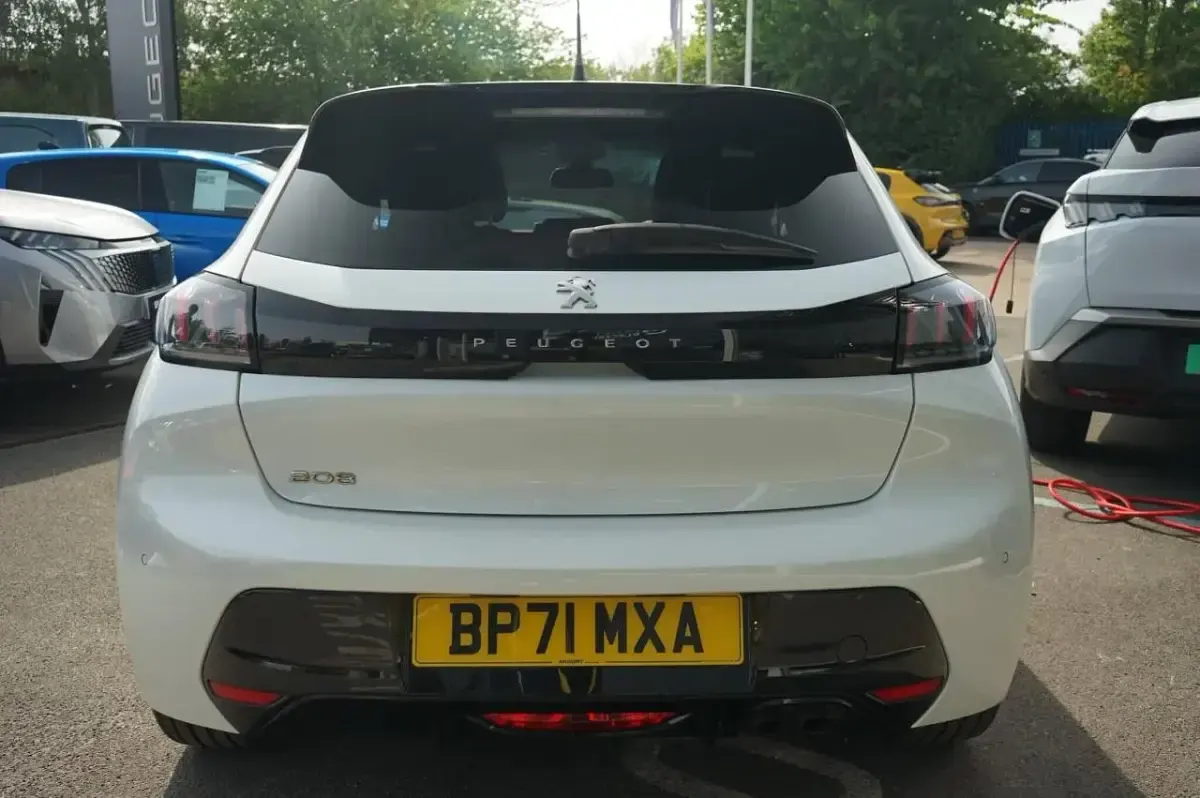 Used Peugeot 208 Allure 129 HP (94 kW) 2022 White Hatchback