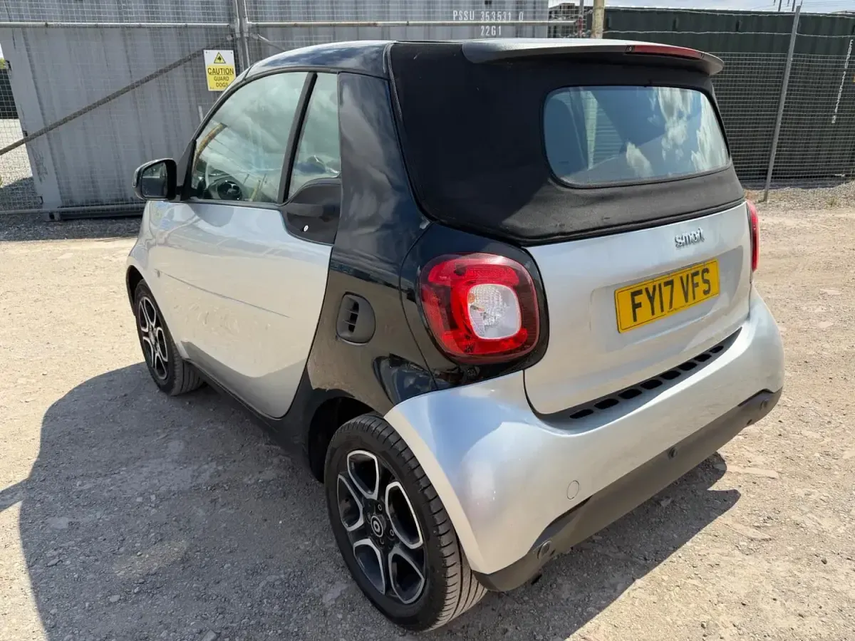 Used Smart ForTwo Cabrio Premium 71 HP (52 kW) 2017 Silver Cabriolet