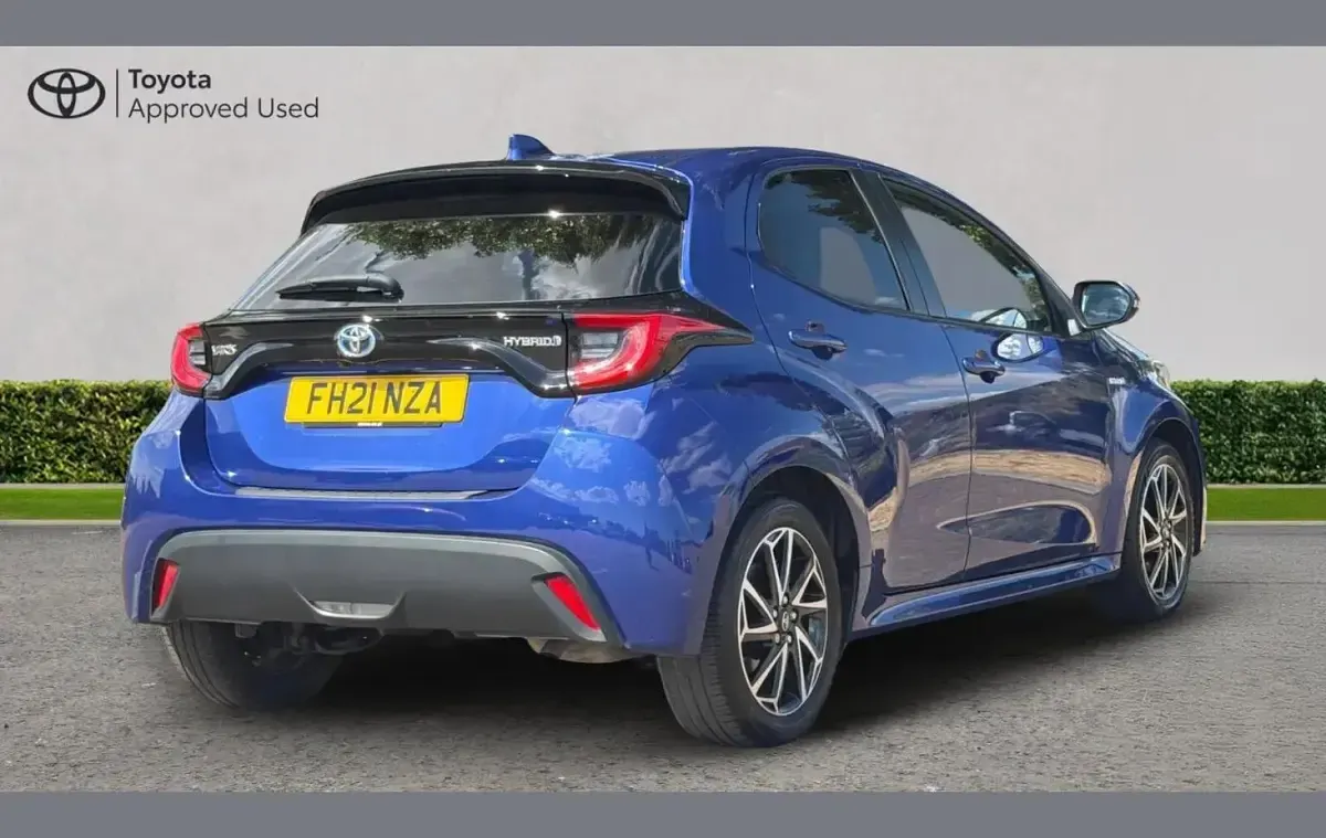 Used Toyota Yaris Design 116 HP (85 kW) 2021 Galactic blue Hatchback
