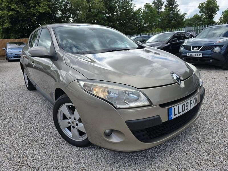 Beige Used 2009 Renault Mégane III Dynamique Hatchback | £1,795 (Good price) - Image 1/4