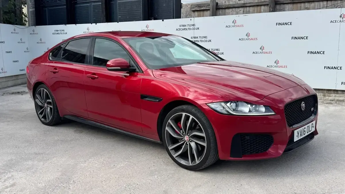 Używany Jaguar XF Supercharged 2016 Czerwony Sedan/Limuzyna