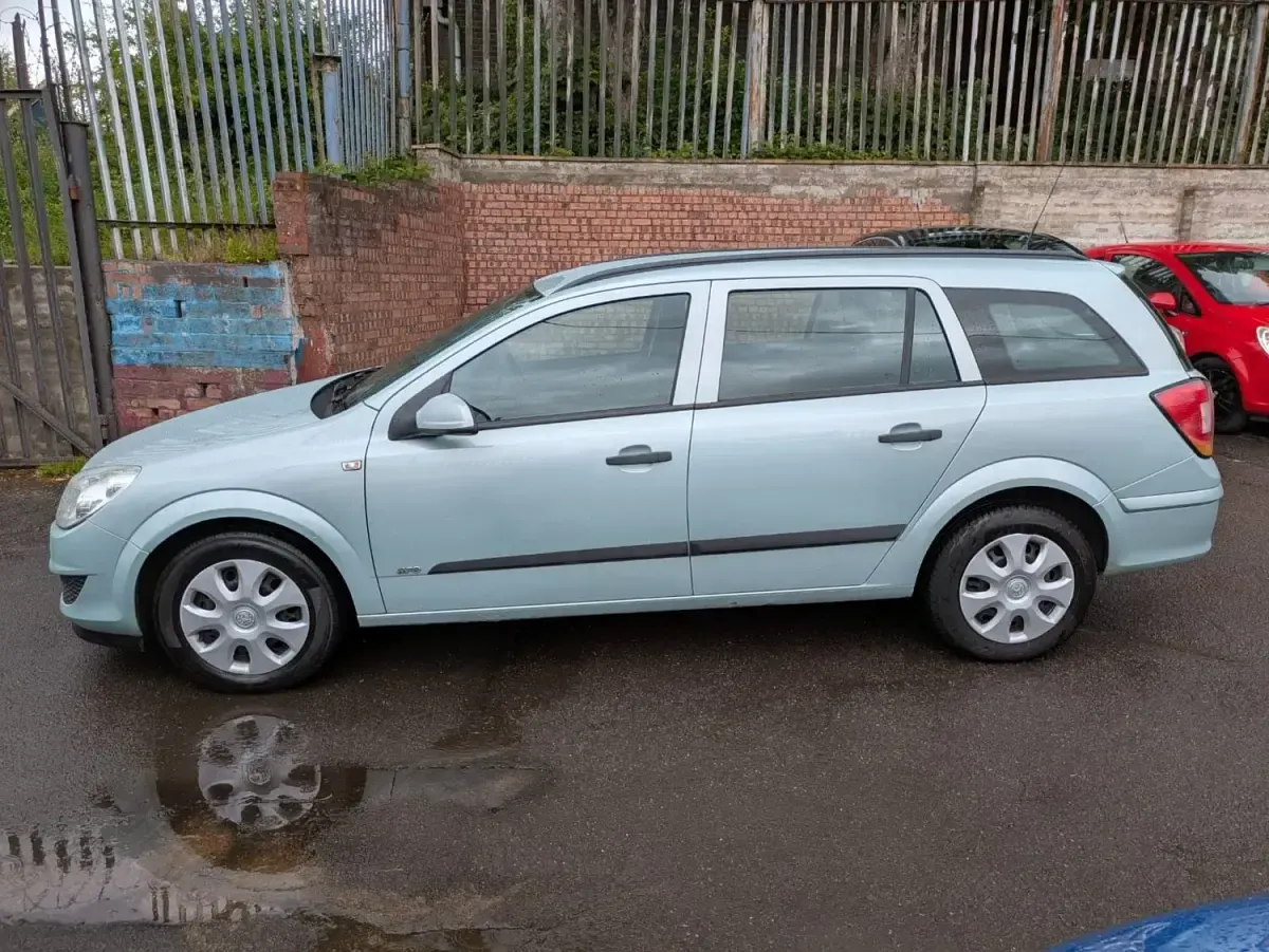 Usado Vauxhall Astra 138 HP (101 kW) 2009 Verde Carrinha
