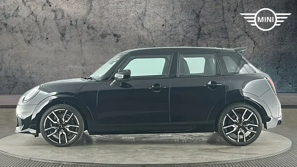 Used Mini Cooper Hatch 154 HP (113 kW) 2024 Black Hatchback