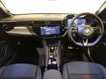 New Alfa Romeo GT Junior Ti 145 HP (106 kW) 2026 Bicolour metallic  arese grey with black roof Hatchback