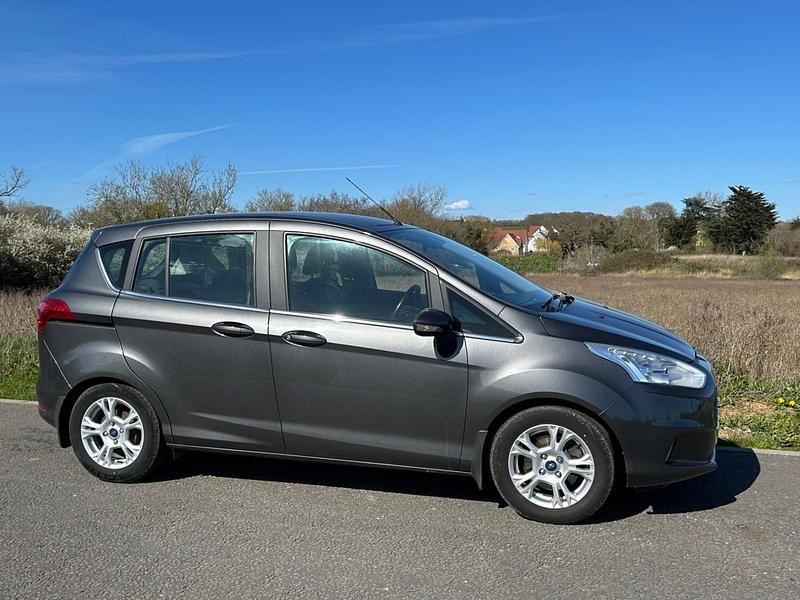 Used Ford B-MAX Zetec 90 HP (66 kW) 2017 Grey MPV