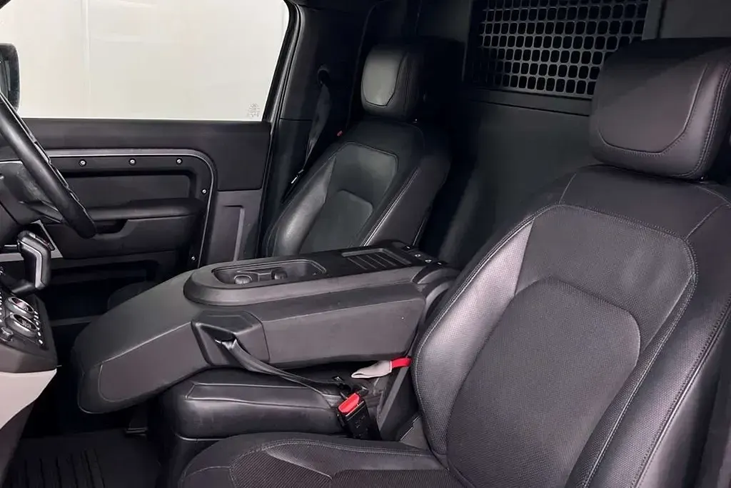 Usado Land Rover Defender HSE Dynamic 296 CV (217 kW) 2024 Gris SUV