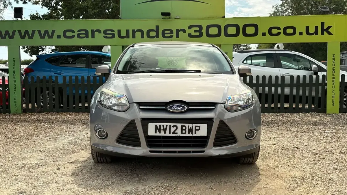Used Ford Focus Zetec 105 HP (77 kW) 2012 Silver Hatchback