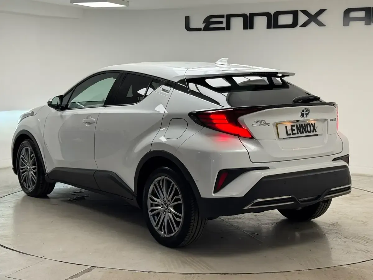 Used Toyota C-HR 184 HP (135 kW) 2023 White SUV