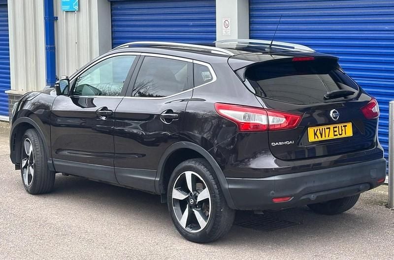 Used Nissan Qashqai N-Connecta 130 HP (95 kW) 2017 Black SUV