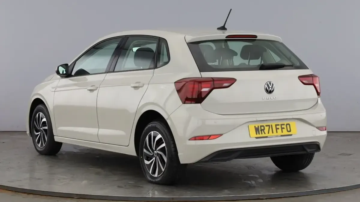 Usado VW Polo Life 95 HP (69 kW) 2021 Cinzento Citadino
