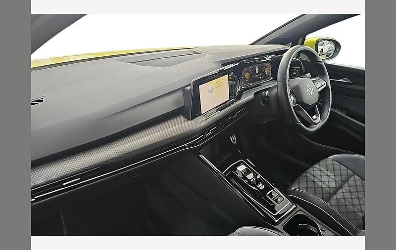 Used VW Golf VIII R-line 150 HP (110 kW) 2024 Lime yellow Hatchback