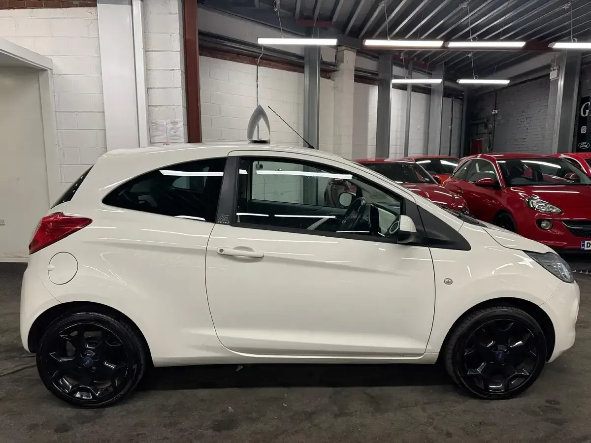 Used Ford Ka Zetec 69 HP (50 kW) 2015 White Hatchback
