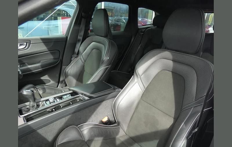 Used Volvo XC60 R-Design 187 HP (137 kW) 2018 White SUV