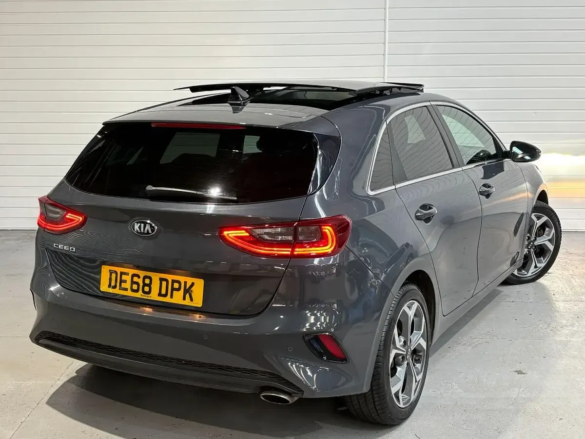 Used Kia Ceed First Edition 140 HP (102 kW) 2018 Grey Hatchback