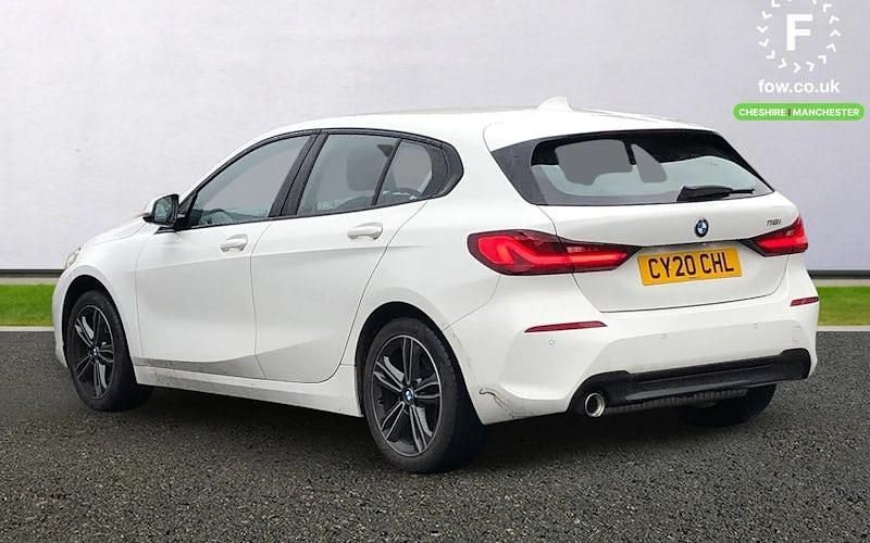 Usado BMW 118 Comfort Edition 140 CV (102 kW) 2020 Blanco Utilitario