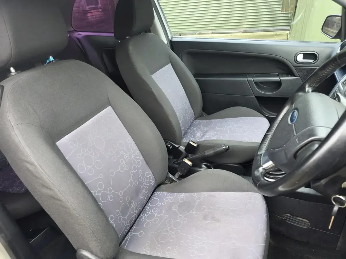 Second-hand Ford Fiesta 75 CP (55 kW) 2006 Argintiu Hatchback