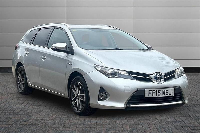 Used Toyota Auris Hybrid 136 HP (100 kW) 2015 Tyrol silver Estate
