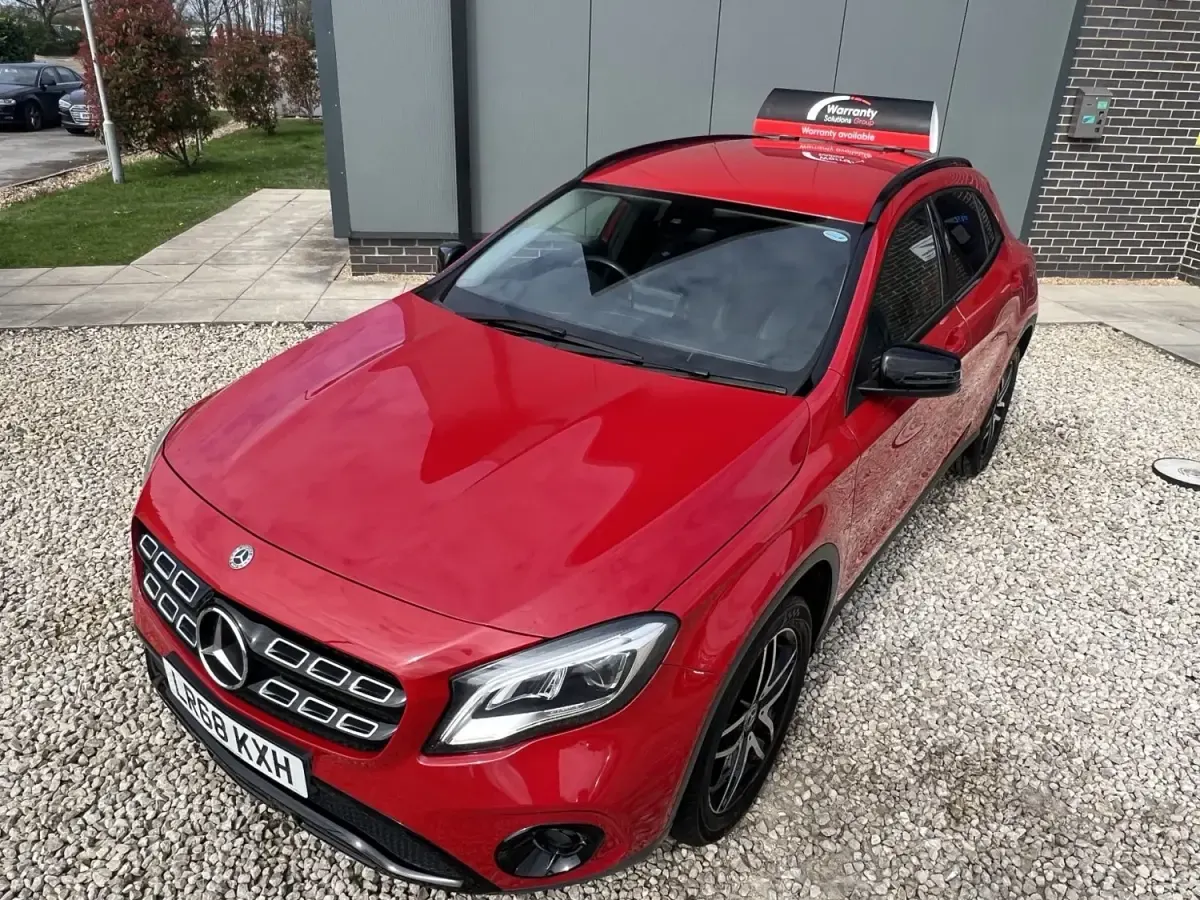 Usado Mercedes GLA180 Urban 122 HP (89 kW) 2018 Vermelho SUV