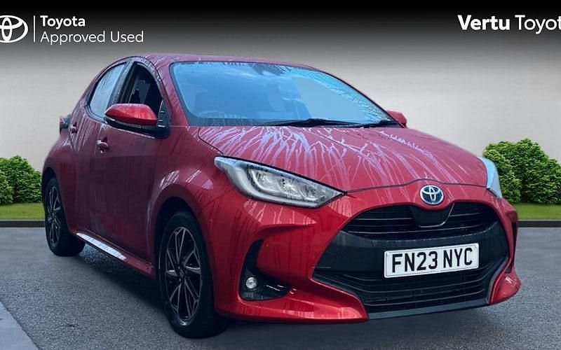 Usado Toyota Yaris Hybrid Design 116 HP (85 kW) 2025 Citadino