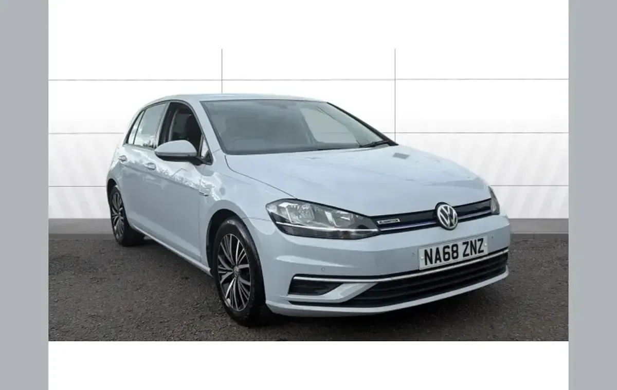 Used VW Golf VII SE 131 HP (96 kW) 2018 Hatchback