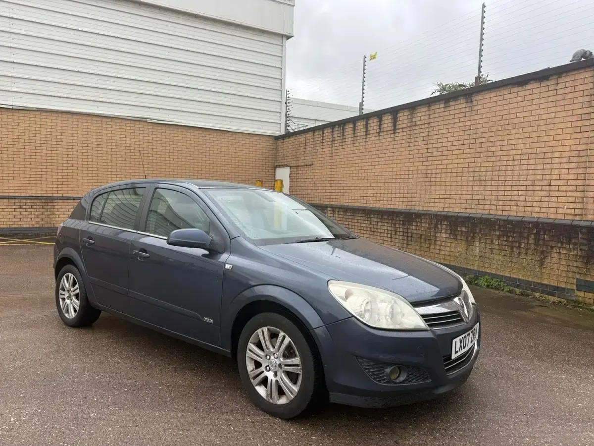 Used Vauxhall Astra Design Edition 2007 Blue Hatchback
