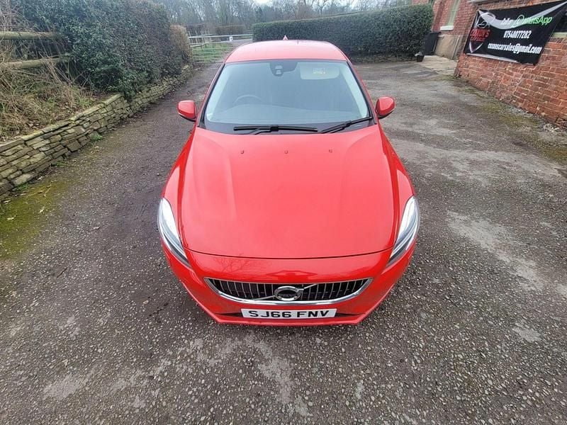 Used Volvo V40 Inscription 2016 Red Hatchback