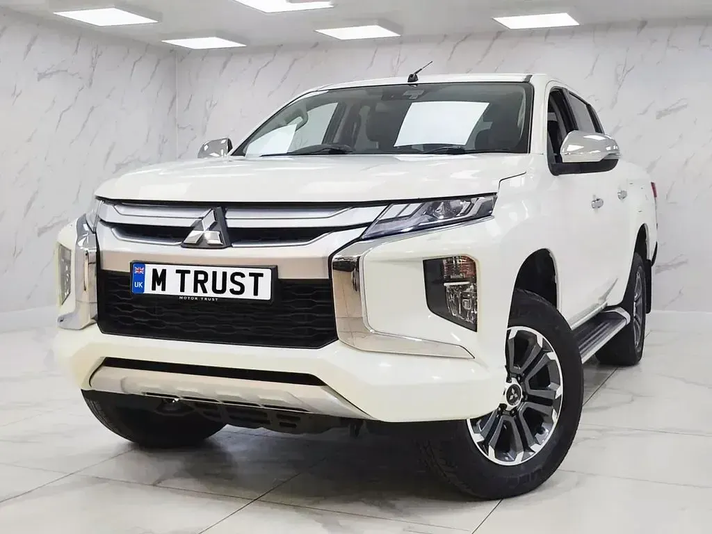 Used Mitsubishi L200 150 HP (110 kW) 2021 White Pickup
