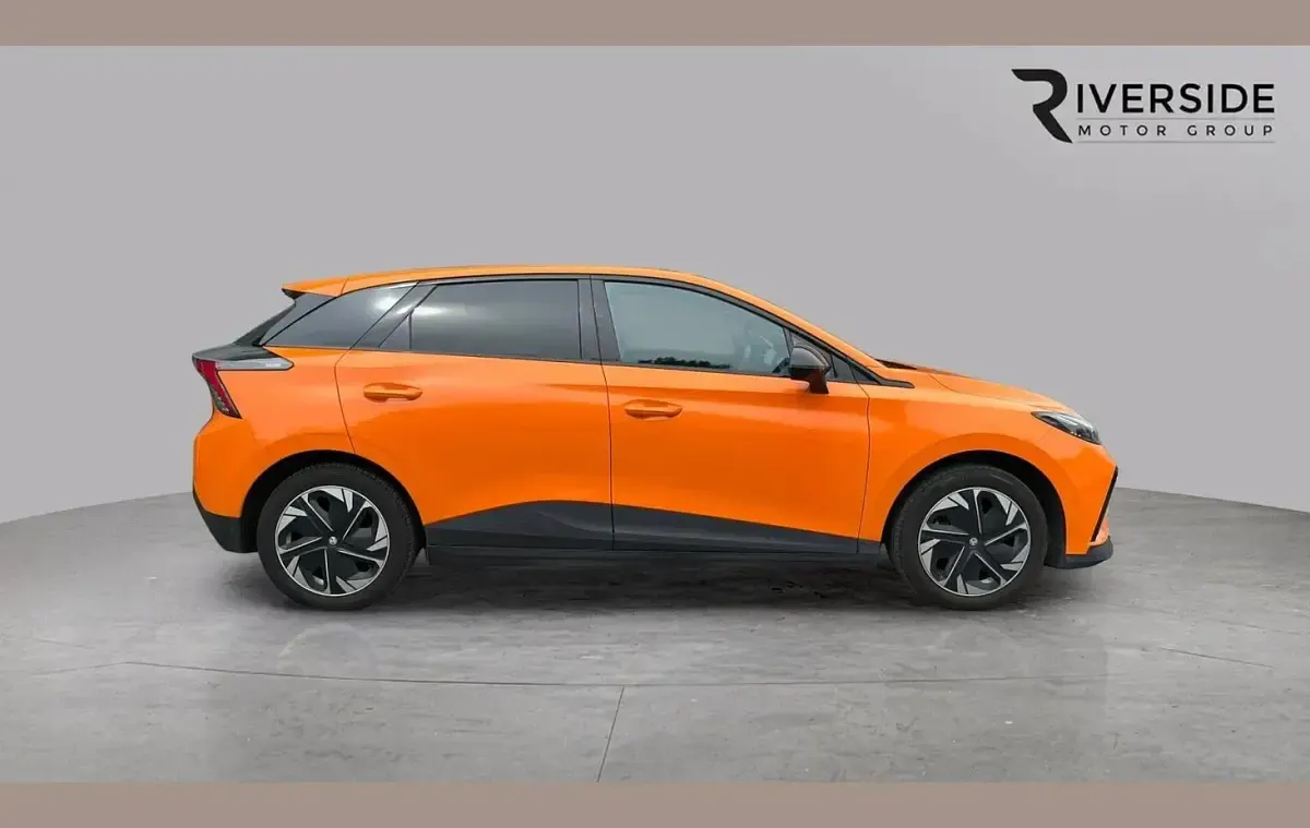 Used MG MG4 EV Trophy 150 kW (204 HP) 2023 Orange Hatchback