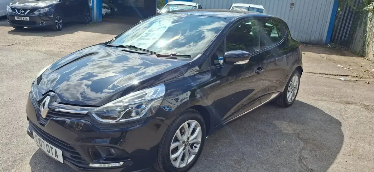 Used Renault Clio Dynamique 75 HP (55 kW) 2017 Black Hatchback