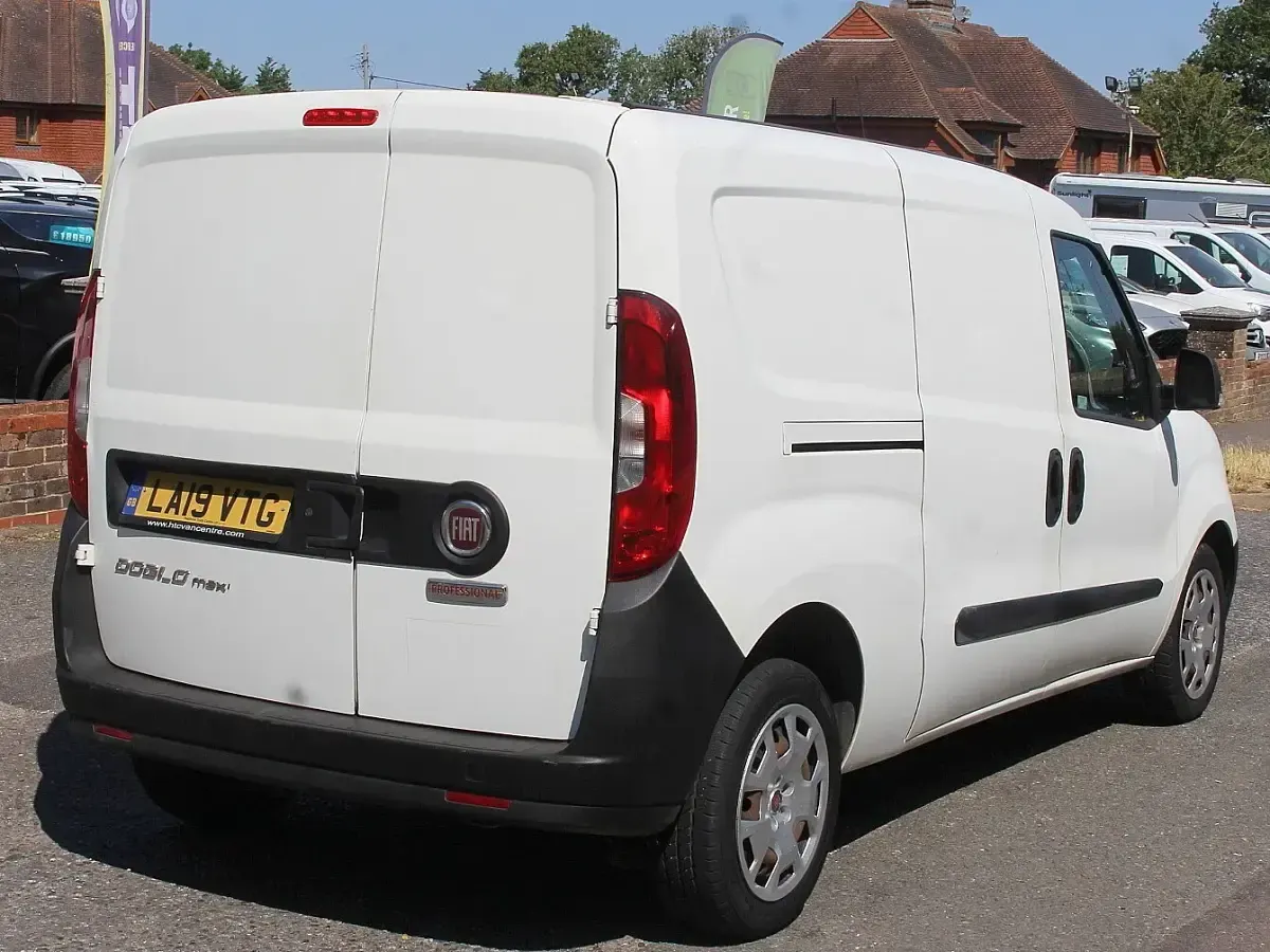 Used Fiat Doblò 95 HP (69 kW) 2019 White MPV