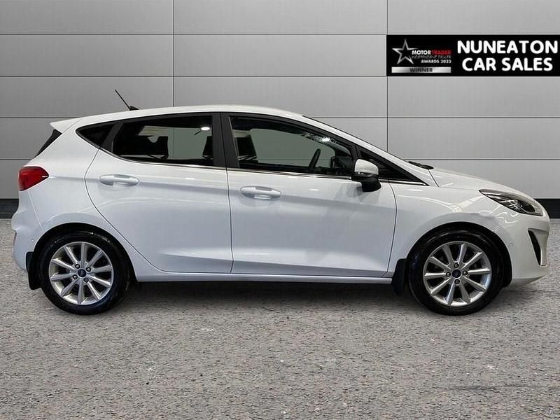 Used Ford Fiesta Titanium 125 HP (91 kW) 2021 White Hatchback