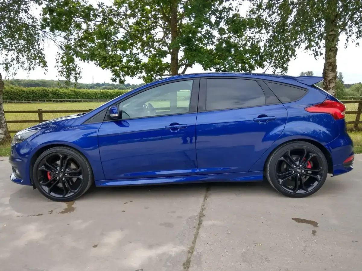 Used Ford Focus ST 2018 Blue Hatchback