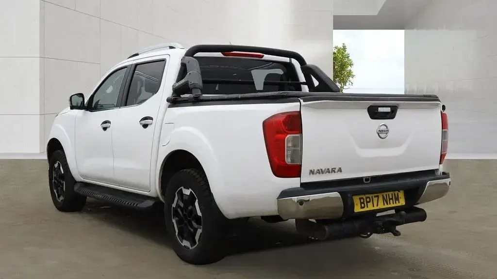 Used Nissan Navara Tekna 190 HP (139 kW) 2017 White Pickup