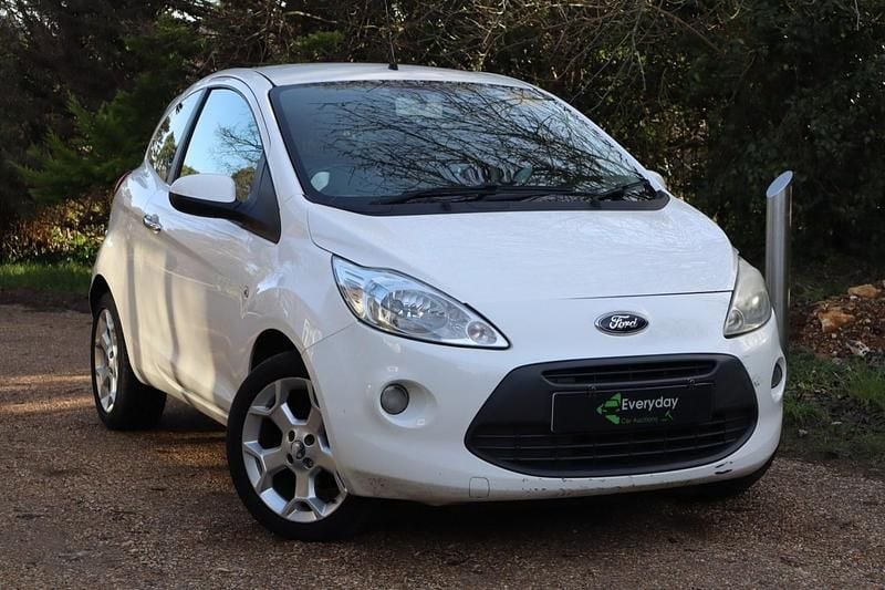 Used Ford Ka Titanium 69 HP (50 kW) 2012 White Hatchback