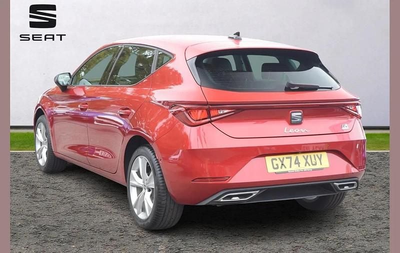 Used Seat Leon FR 204 HP (150 kW) 2024 Red Hatchback