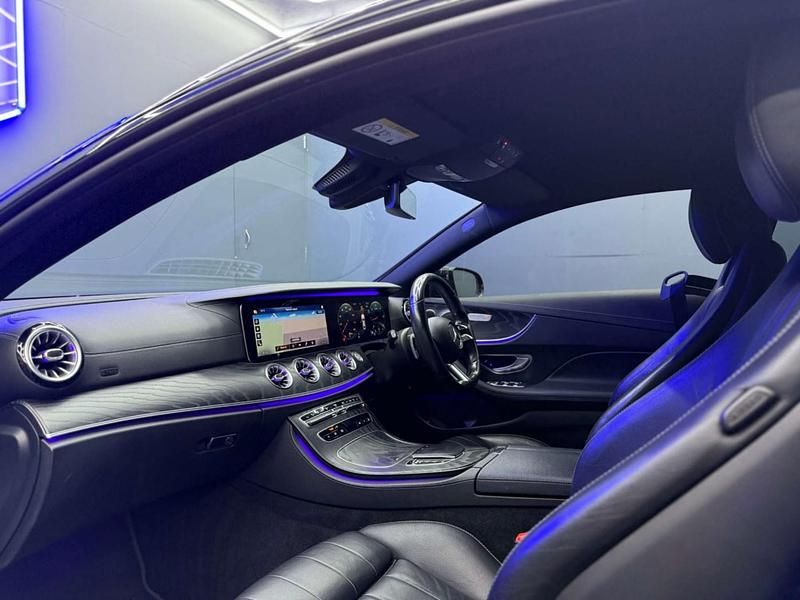 Usado Mercedes E300 AMG Line Premium 2023 Preto Coupé