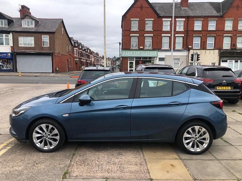 Second-hand Vauxhall Astra Design Edition 2016 Albastru Hatchback
