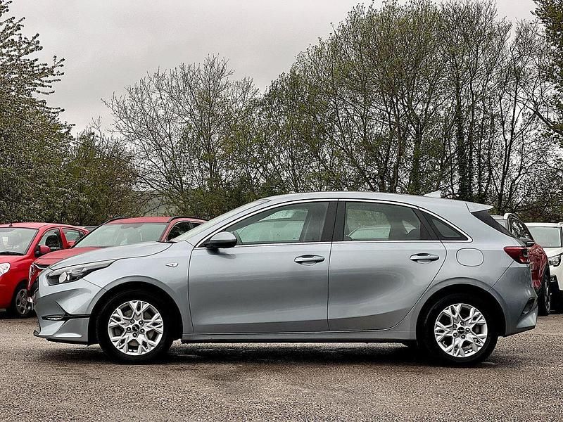 Używany Kia Ceed 158 KM (116 kW) 2024 Szary Hatchback