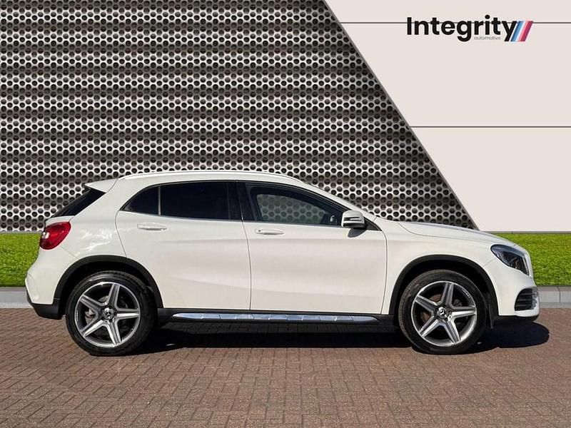Used Mercedes GLA200 AMG line 156 HP (114 kW) 2018 White SUV